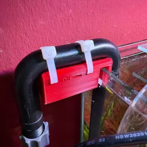 Aquarium outlet pipe holder