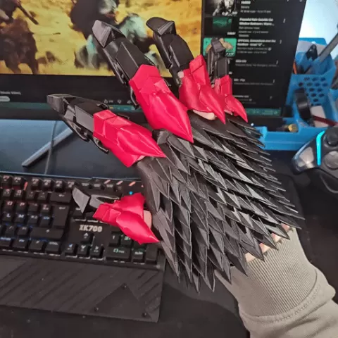 Articulated Dragon Gauntlet – Wearable Hand