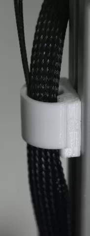 Kabelhalter mit Schelle zum Einstecken für ein 20x20mm Aluminiumprofil.
