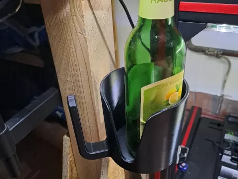 Getränkehalter mit Handschuhhacken für ein SimRig