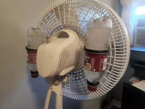 Support pour bouteille d'eau pour ventilateur