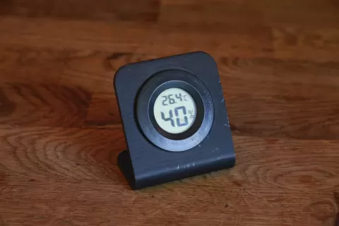 Hygrometer desk stand
