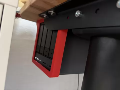 Ugreen DPX4800 Pro Mount under table