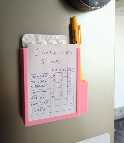 Magnetic tablet/pill blister holder