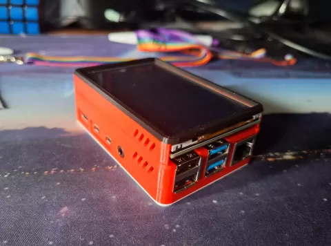 Raspberry Pi 4B case 3.5 inch TFT display