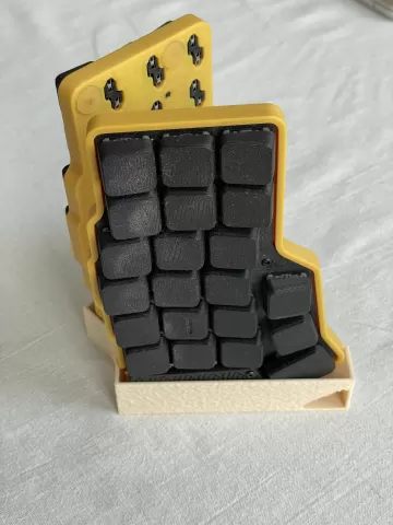 Corne Choc keyboard vertical stand