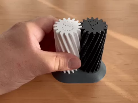 Mechanical Salt and Pepper Shaker
