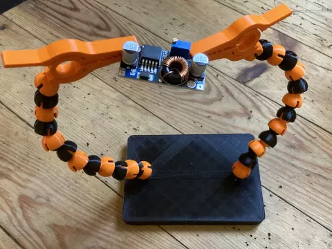 Third hand for soldering