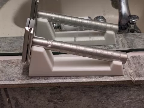 Henson Razor Stand
