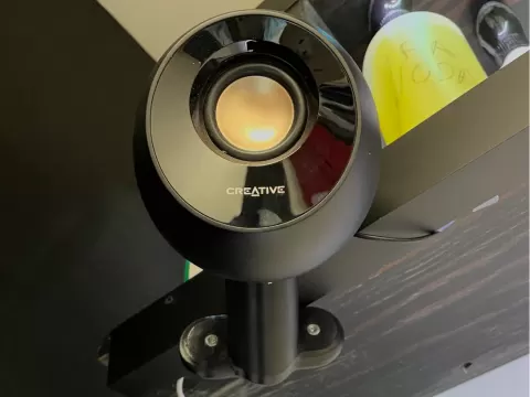 Creative Pebble Speaker Mount