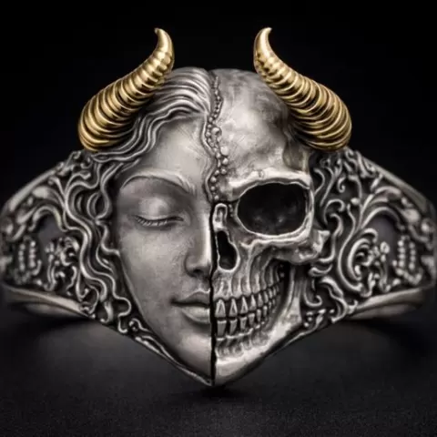Human Skull Horn Ring