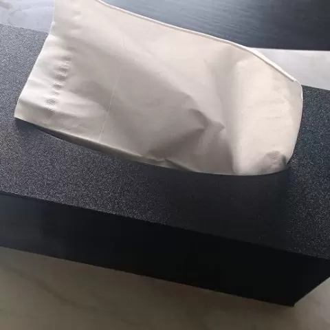 Tissues box suitable for refills