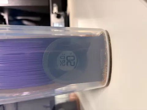 Cereal box humidity holder