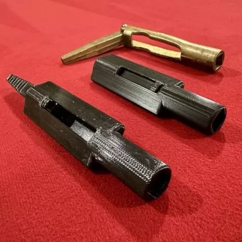 Solid, retractable Bern key. Square wrench