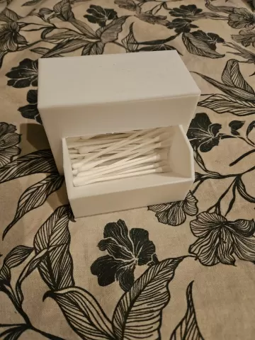 q-tip holder/dispenser - ivar93