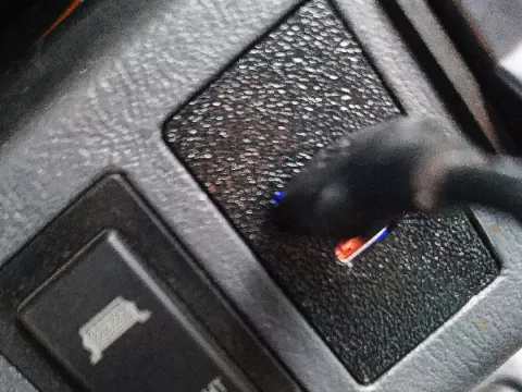 Панель USB зарядного для Toyota RAV4 (XA10)