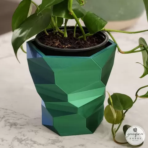 Low-Poly Twisting Planter