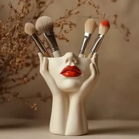 Vase in the shape of a woman's face - Makeup holder – Surrealist Decorative Vase
