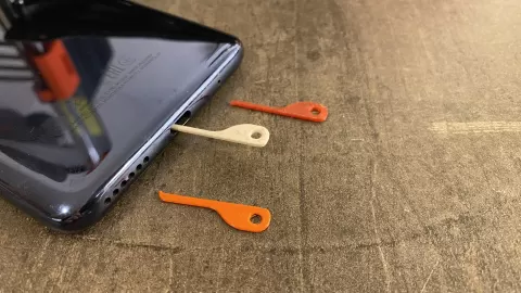 USB-C dirt remover