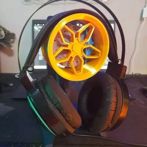 Wheel headphone stand