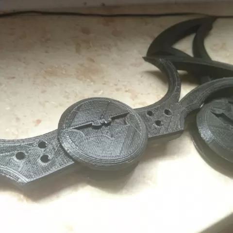 Foldable Batarang by Luis Valdes