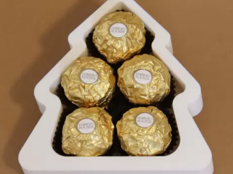 Weihnachtsbaum für Ferrero Rocher