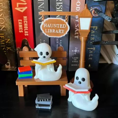 Haunted Bookshelf Decor Set