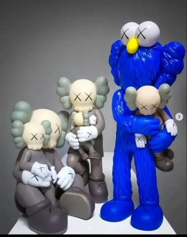 Kaws ChangBai Mountain x Take x Holiday Singapur Fan Art Toy - ArtToyCollector