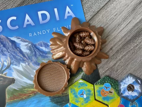Cascadia Pinecones and Tree Stump Box