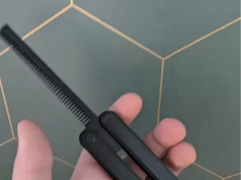 Simple Butterfly Knife Comb