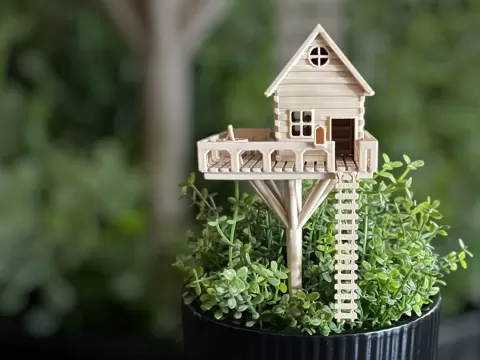 Mini Baumhaus mit Leiter für Blumentopf