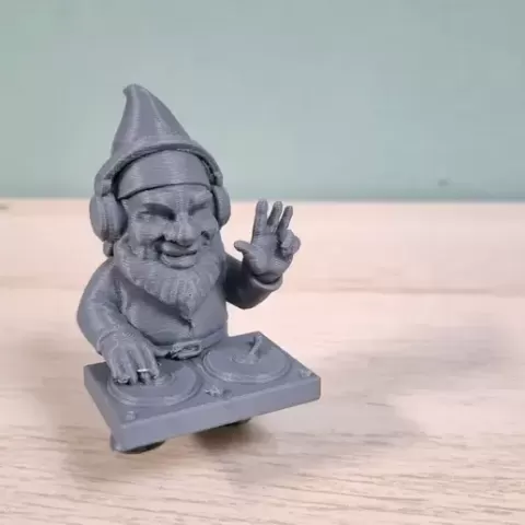 6 fingers DJ gnome