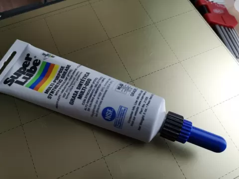 Grease injector for LMU8 bearings (reworked thread)
