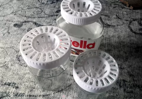 Vrai Piège à Frelons original à visser Nutella, Le Parfait, Bonne Maman bocaux ou pots avec antipluie suspendable/ Real Screw original Wasp Hornet Trap Nutella,Le Parfait, Bonne Maman jars with anti rain hat suspension