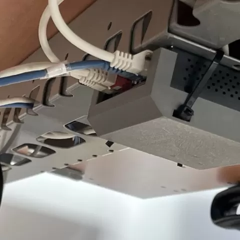 SUPPORT SWICH D-LINK. UNDER TABLE