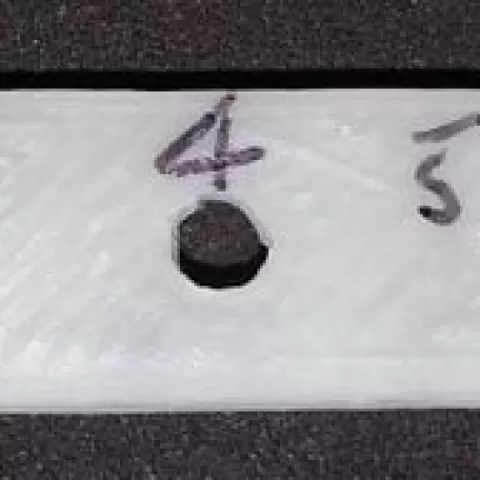 Simple Hole Test Pattern by Michele31415