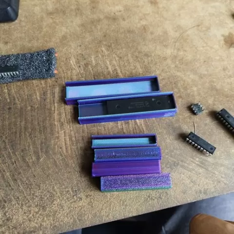 Integrated circuit case from 4 to 40 pins