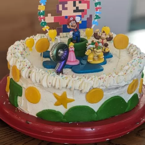 Cake topper Mario