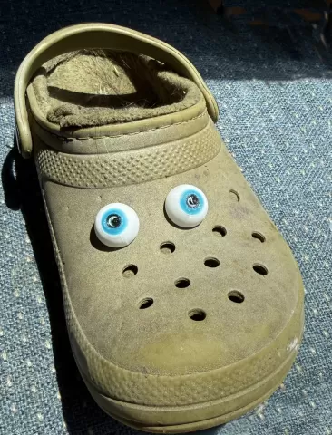 Eyes for your Clogs