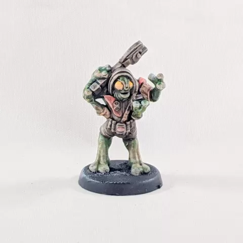 Alien Crewman by VeloriaMiniatures