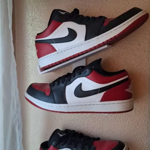 Shoe wall mount