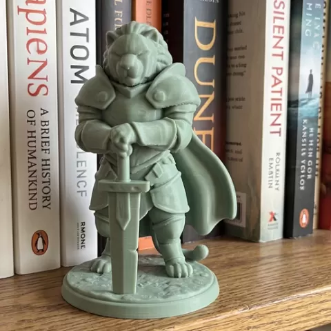 Leonin Paladin Knight 🦁⚔️