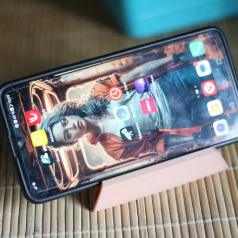 Triangular Smartphone Holder