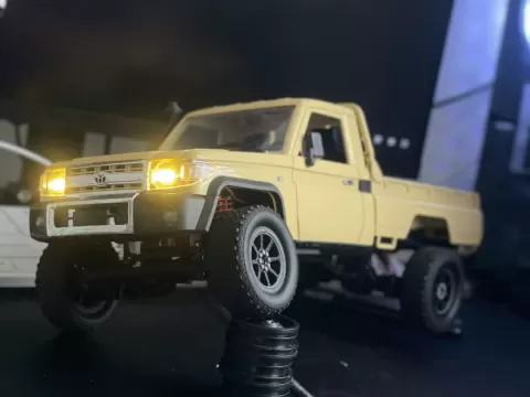 MN82 1:12 Rim Black And Grey (STOCK TYRES WORKS)