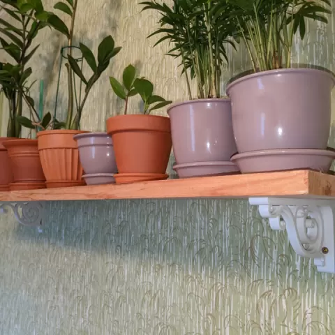 Shelf bracket by Denys
