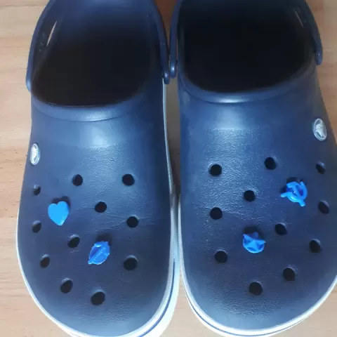 Crocs button base and motive by Toni