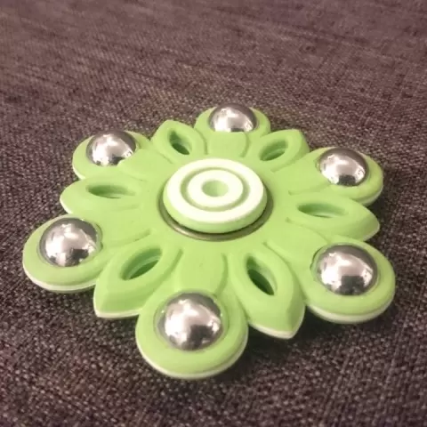 Flower Hand Spinner by Squi Rrel