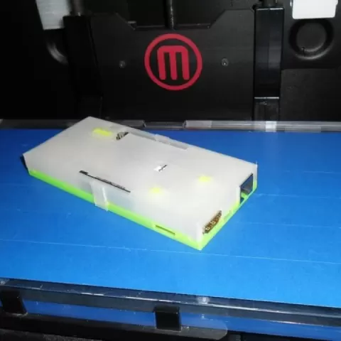 PcDuino V2 Case by Phathwa Senene