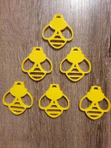 Bee - keychain - Engineer759