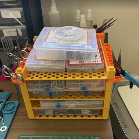 Stackable Shelf with Accessories